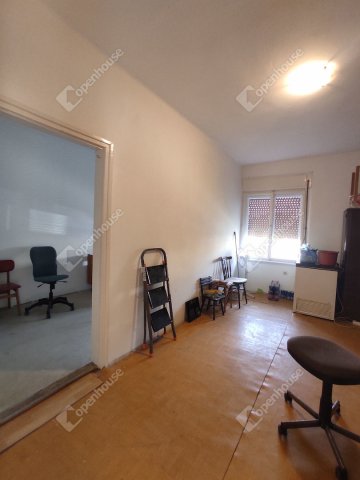 Eladó családi ház, Komáromban 23 M Ft, 2 szobás