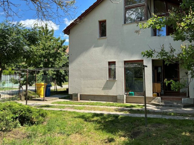 Eladó ikerház, Gyálon 182.5 M Ft, 9 szobás