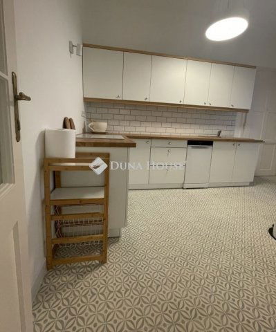 Eladó téglalakás, Pécsett 72 M Ft, 2 szobás