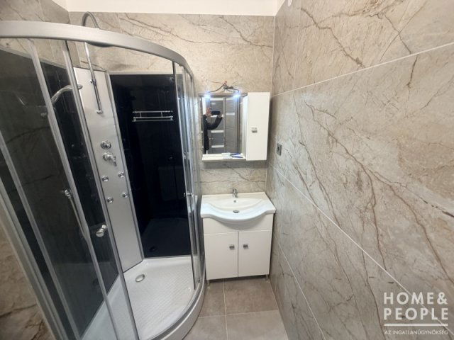 Eladó téglalakás, Szegeden 73 M Ft, 2 szobás