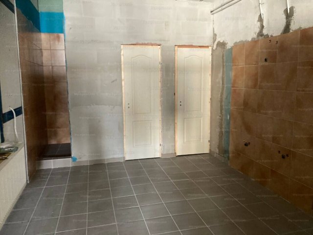 Kiadó ipari ingatlan, Vácon 1700 E Ft / hó / költözzbe.hu