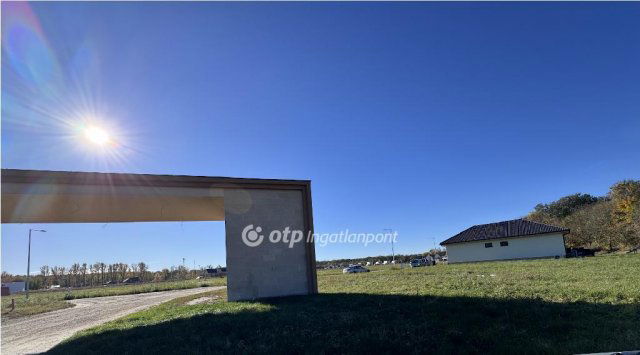 Eladó telek, Máriakálnokon 23 M Ft / költözzbe.hu