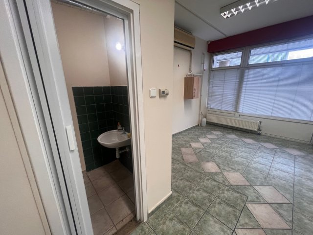 Eladó üzlethelyiség, Nyíregyházán 24.5 M Ft, 1 szobás