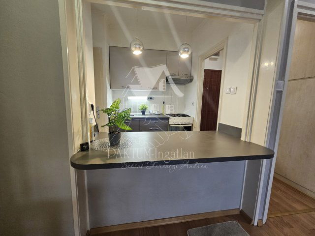 Eladó téglalakás, Szolnokon 34.5 M Ft, 2 szobás