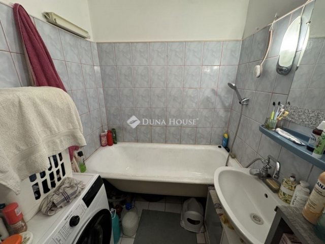 Eladó panellakás, Kecskeméten 42.9 M Ft, 2 szobás