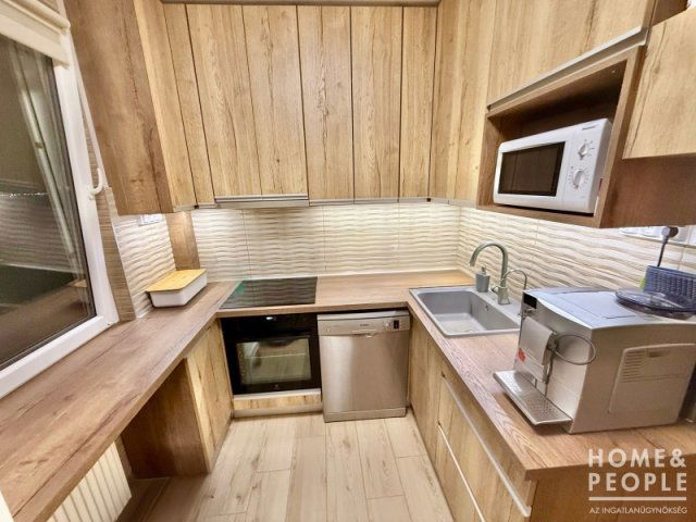 Eladó téglalakás, Szegeden 64.999 M Ft, 3 szobás