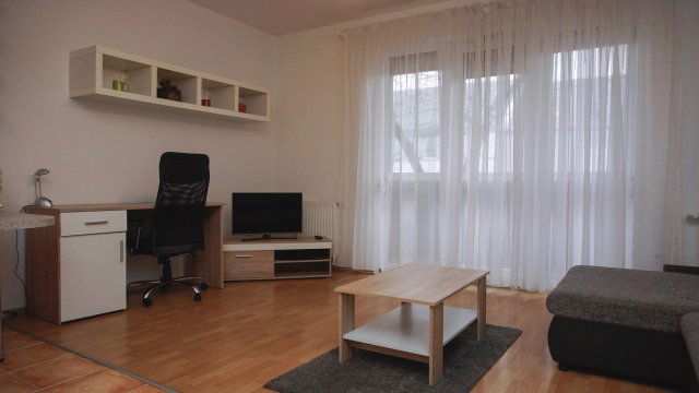 Kiadó téglalakás, albérlet, Pécsett 180 E Ft / hó, 1+1 szobás