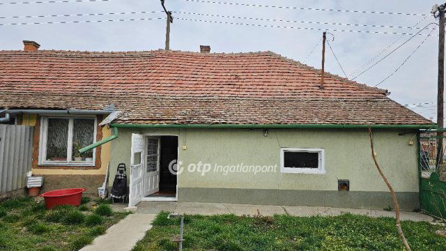 Eladó családi ház, Kunszentmártonban 7.9 M Ft, 1 szobás