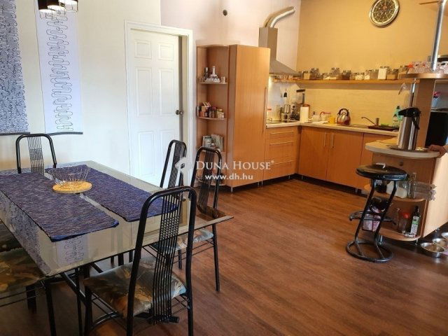 Eladó családi ház, Nagykovácsiban 225 M Ft, 5 szobás