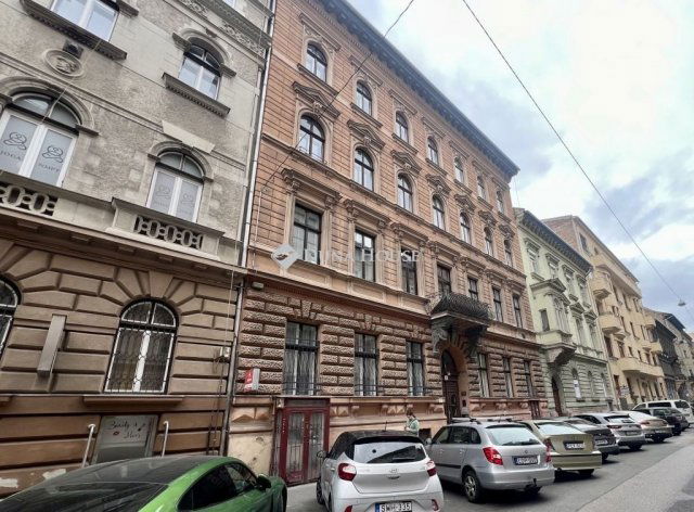 Eladó téglalakás, Budapesten, VI. kerületben 79.9 M Ft, 2 szobás