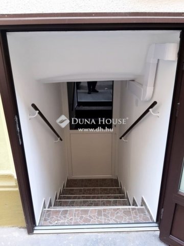 Eladó téglalakás, Budapesten, VI. kerületben 73 M Ft, 2 szobás
