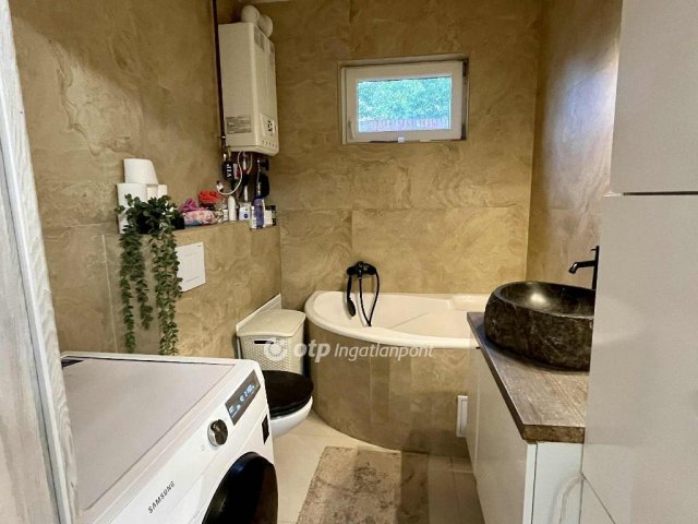 Eladó ikerház, Cegléden 59.9 M Ft, 2 szobás