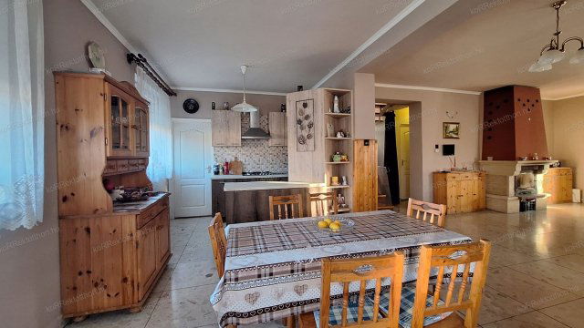 Eladó családi ház, Jászberényben 72.499 M Ft, 2+3 szobás