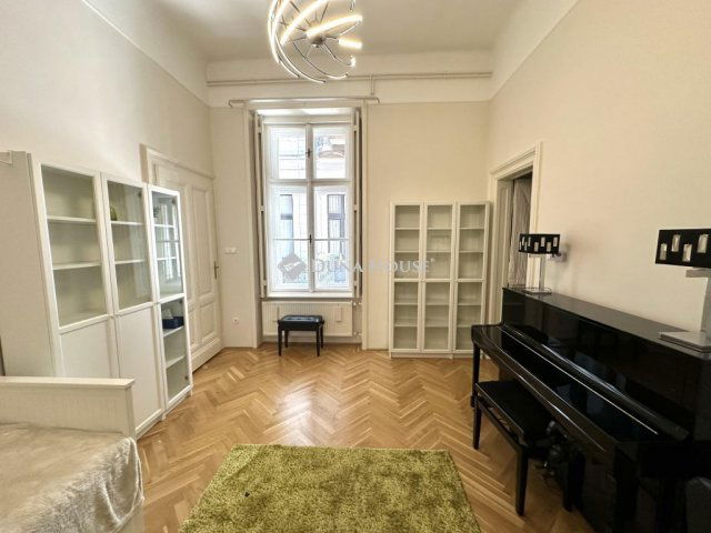 Kiadó téglalakás, albérlet, Budapesten, V. kerületben, 3 szobás