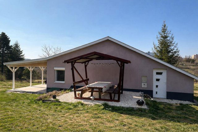 Eladó nyaraló, Komlón 25 M Ft, 1 szobás / költözzbe.hu