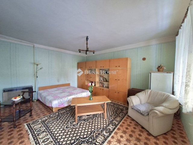 Eladó családi ház, Soponyán 38.5 M Ft, 2 szobás