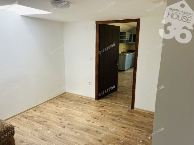 Eladó ikerház, Tolnán 79 M Ft, 9 szobás / költözzbe.hu