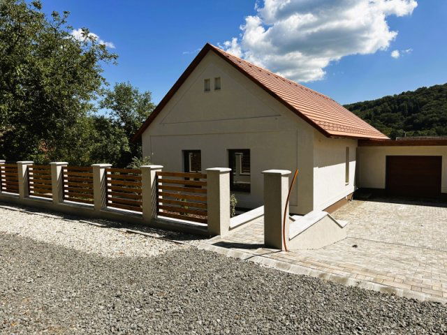 Eladó családi ház, Orfűn 115 M Ft, 4 szobás