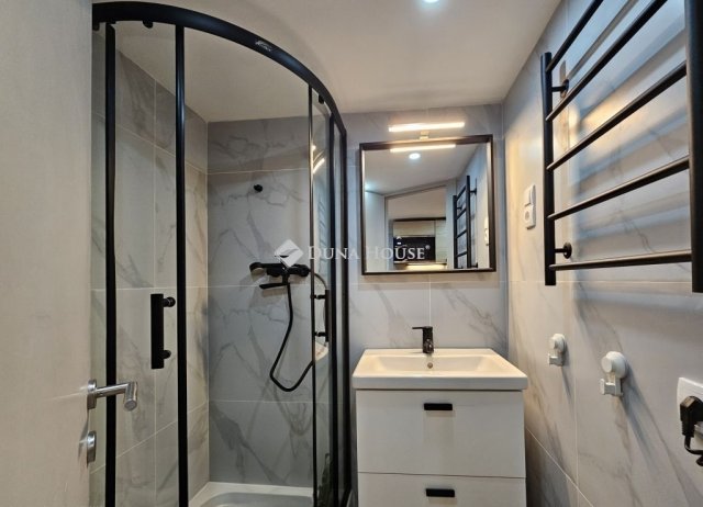 Eladó téglalakás, Budapesten, VII. kerületben 38.9 M Ft