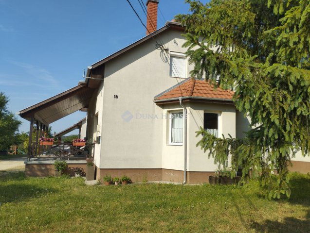 Eladó ikerház, Csákváron 64.5 M Ft, 4 szobás