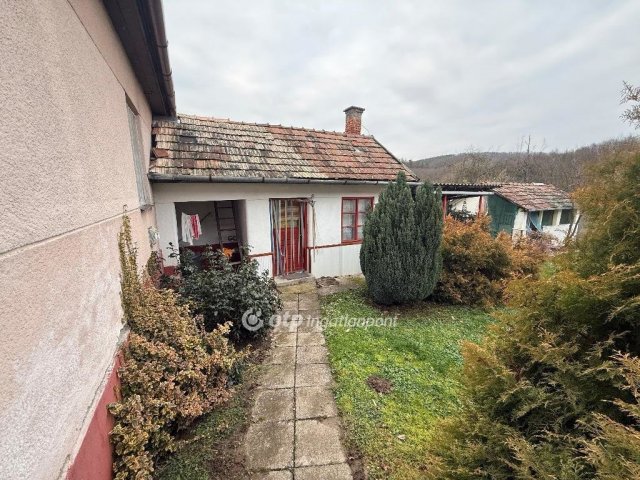 Eladó családi ház, Karancskeszin 16 M Ft, 2 szobás