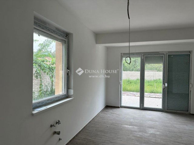 Eladó ikerház, Gödön 245 M Ft, 10 szobás / költözzbe.hu