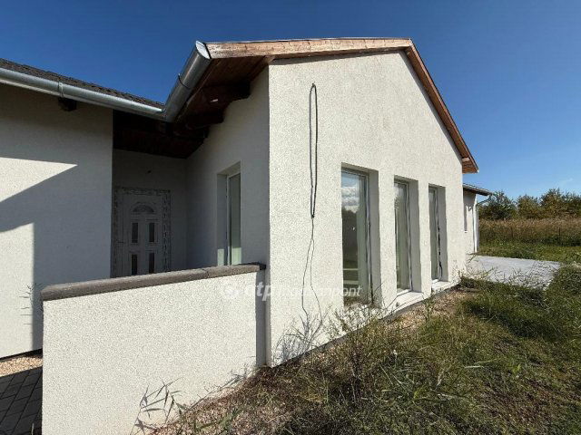 Eladó családi ház, Ráckevén 85.9 M Ft, 4 szobás