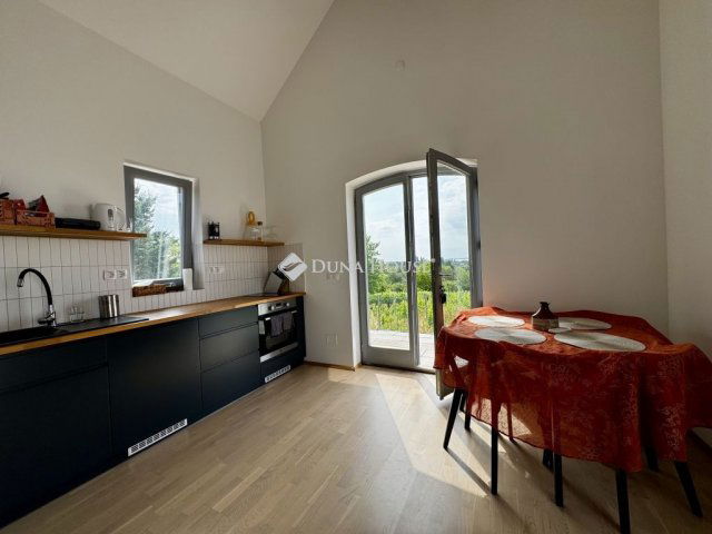 Eladó családi ház, Paloznakon 349 M Ft, 3 szobás