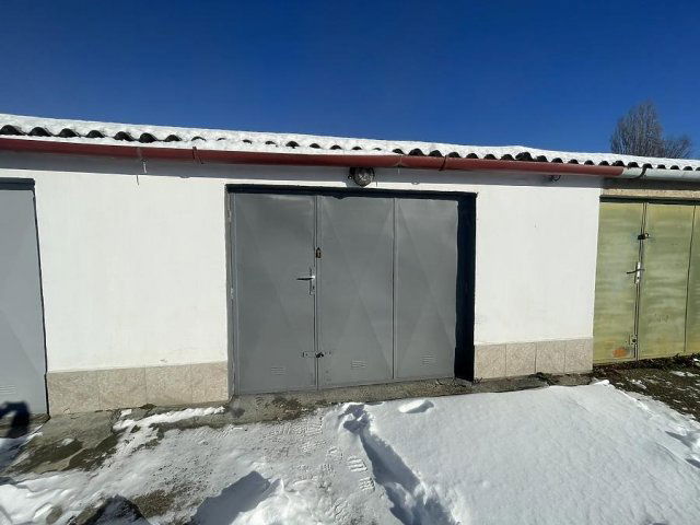 Eladó garázs, Vácon 9.5 M Ft / költözzbe.hu