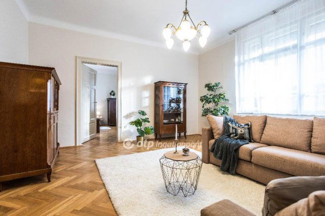 Eladó téglalakás, Pécsett 79.9 M Ft, 3 szobás