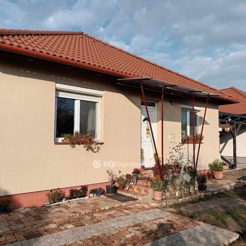Eladó családi ház, Gyöngyöshalászon 60.5 M Ft, 4 szobás