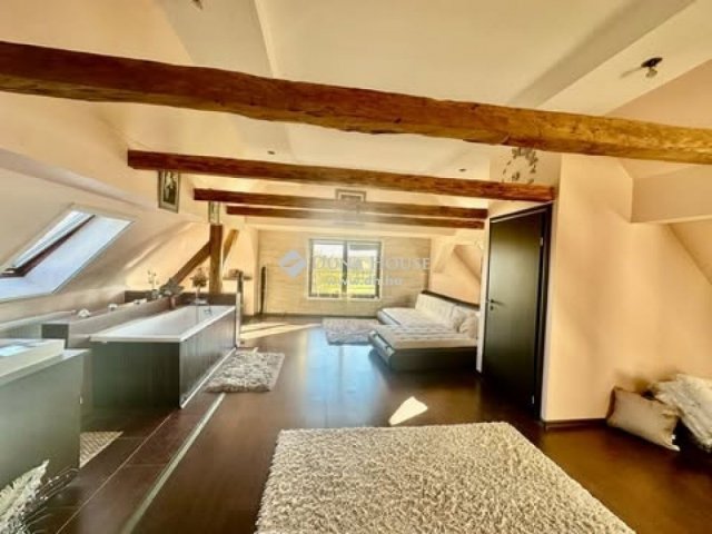 Eladó családi ház, Pécsett 235 M Ft, 4 szobás