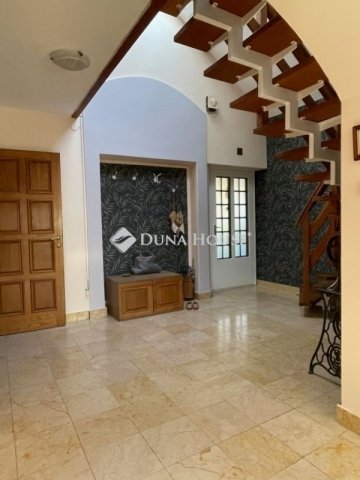 Eladó családi ház, Szegeden 149 M Ft, 5 szobás