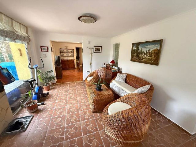 Eladó családi ház, Szentendrén 149.9 M Ft, 5 szobás