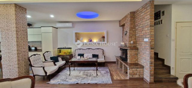 Eladó ikerház, Nyíregyházán 150 M Ft, 8 szobás