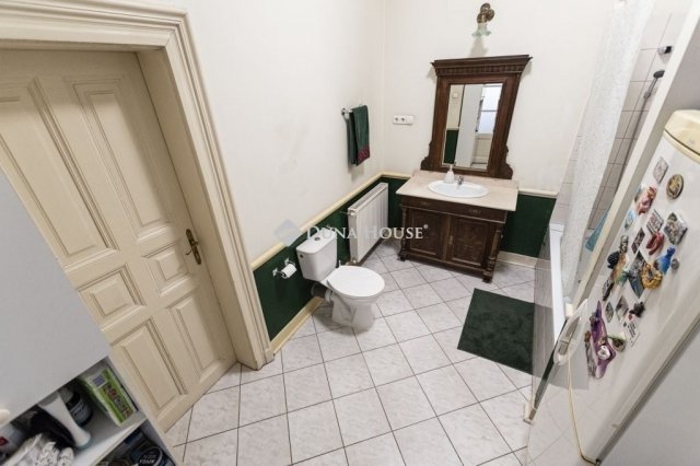 Eladó téglalakás, Budapesten, VI. kerületben 99.8 M Ft, 3 szobás