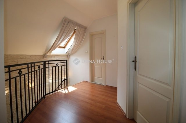 Eladó családi ház, Szatymazon 148 M Ft, 5 szobás