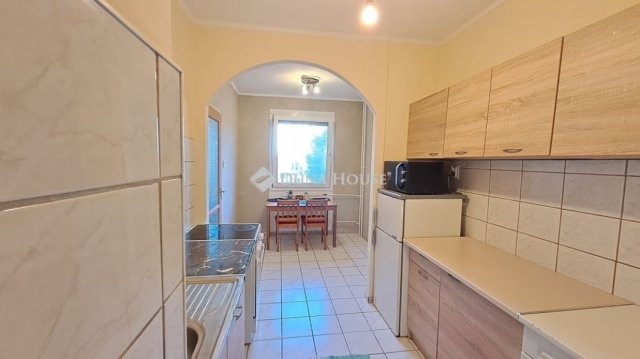 Eladó panellakás, Balatonfüreden 74.99 M Ft, 5 szobás