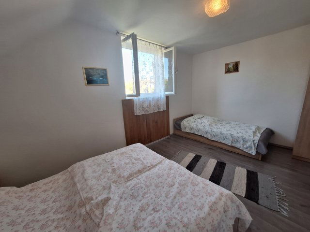 Eladó nyaraló, Balatonfenyvesen 75 M Ft, 4 szobás
