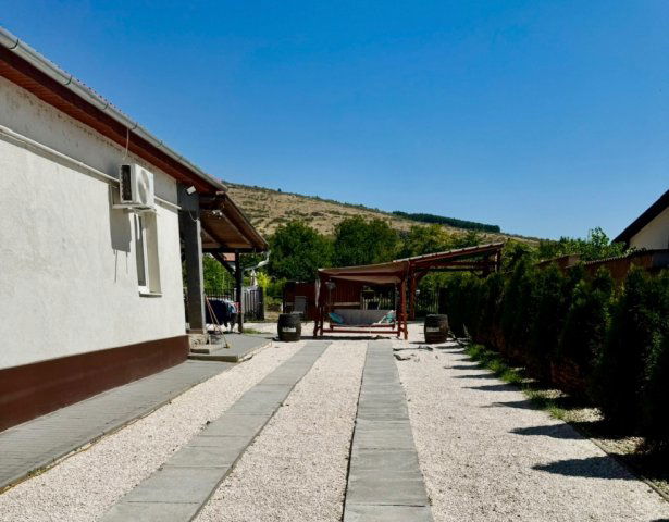 Eladó családi ház, Apcon 49.9 M Ft, 5 szobás