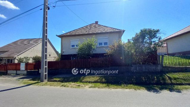 Eladó családi ház, Cereden 25 M Ft, 3 szobás