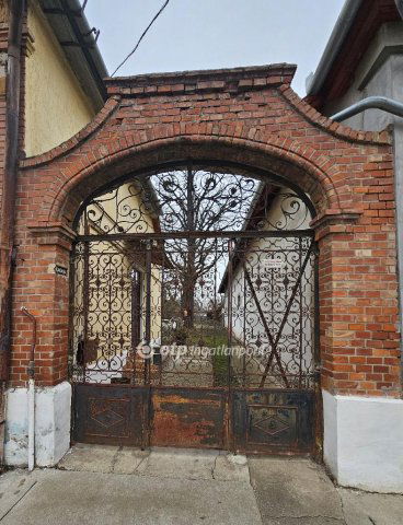 Eladó téglalakás, Kunszentmártonban 9.999 M Ft, 2 szobás