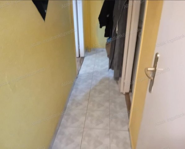 Eladó panellakás, Kecskeméten 33.9 M Ft, 1 szobás