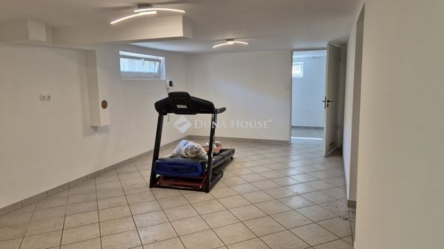Eladó családi ház, Kecskeméten 135 M Ft, 5 szobás