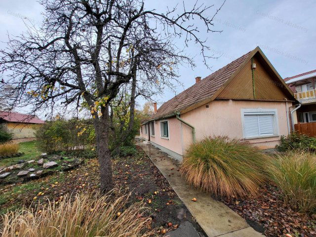 Eladó családi ház, Jászapátiban 16 M Ft, 3+1 szobás