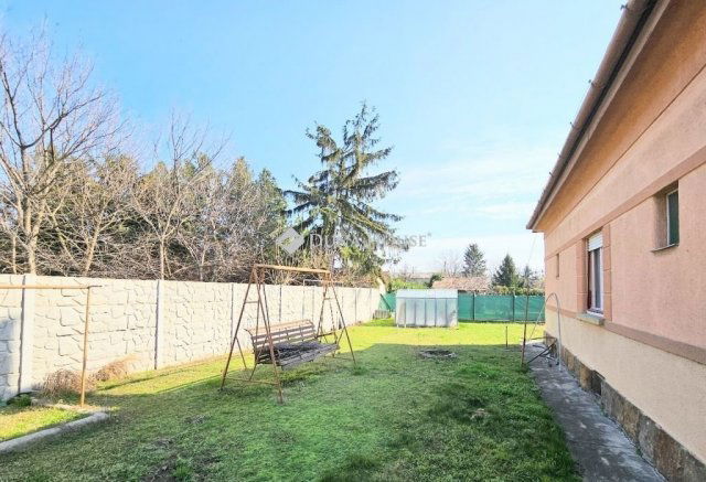 Eladó családi ház, Szigetszentmiklóson 79.999 M Ft, 5 szobás