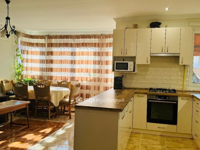 Eladó családi ház, Mikepércsen 97 M Ft, 3 szobás