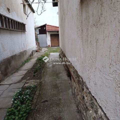 Eladó ikerház, Pécsett 66 M Ft, 4 szobás / költözzbe.hu
