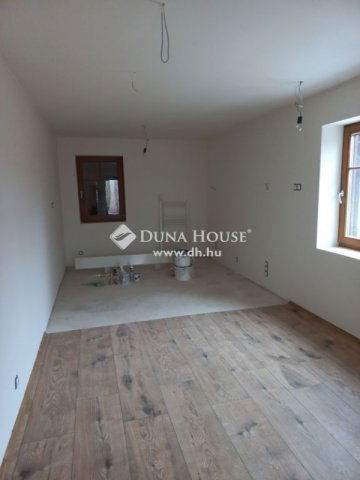 Eladó családi ház, Dunaharasztin 95.5 M Ft, 4+1 szobás