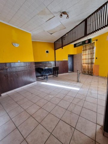 Eladó családi ház, Egyházaskeszőn 16.5 M Ft, 4+2 szobás